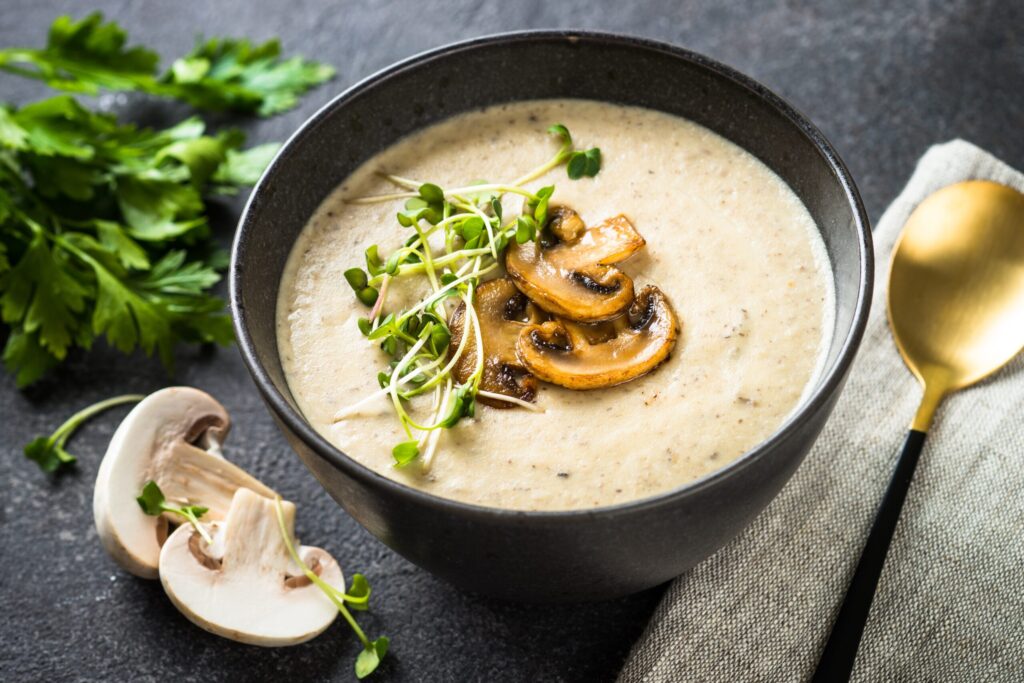 Vegetarisches Weihnachtsessen: Pilzsuppe